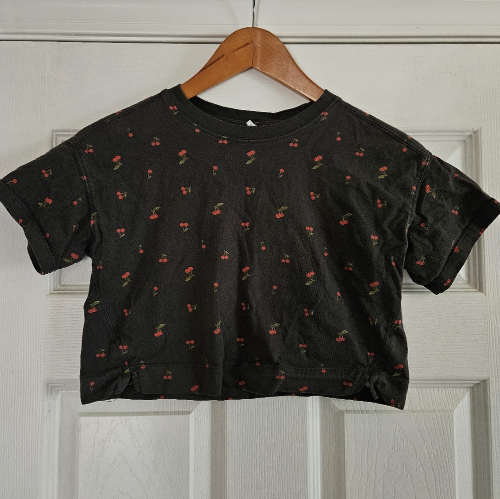 Old Navy Women's Dark Grey Cherries Crop Top Size Medium 8